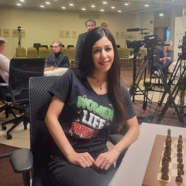 Shohreh Bayat at the Fischer World Chess Championship. Ptoto from <a href="https://twitter.com/ShohrehBayat/status/1612090754251345923/photo/">Twitter</a>