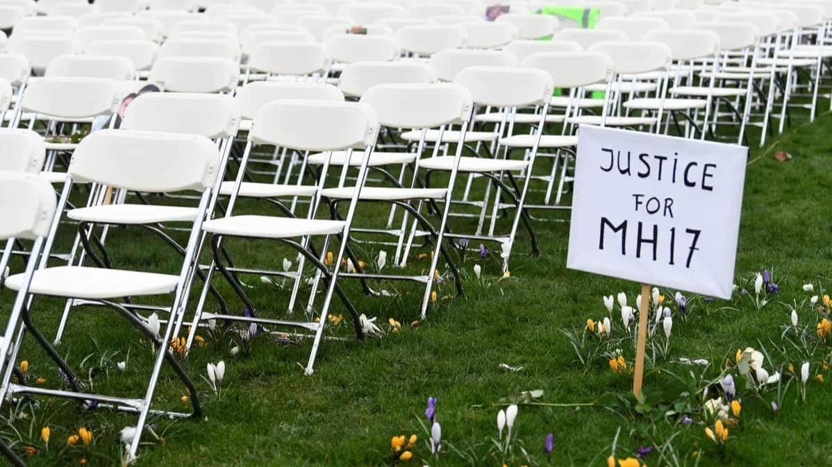 Chairs set up by family members of victims of the MH17 crash outside the Russian embassy in The Hague, Netherlands, 8 March 2020. Photo: Piroschka van de Wouw / Reuters / Scanpix / LETA