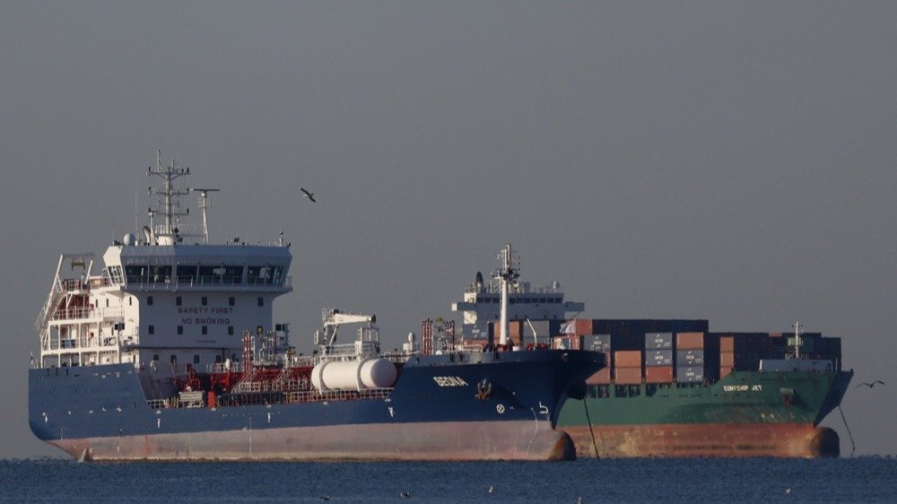 Россия заявила, что ее танкеры будут проходить Ормузский пролив. После этого в проливе увеличилась активность судов под санкциями