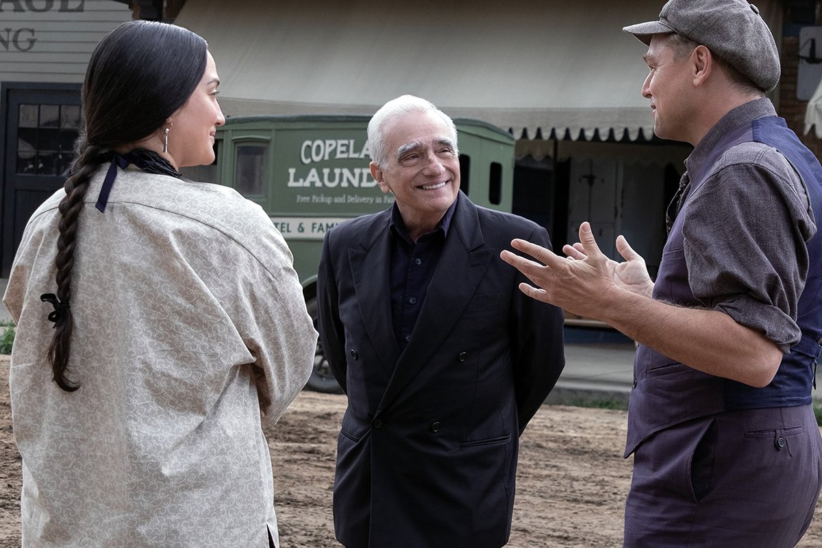 Леонардо Ди Каприо, Мартин Скорсезе и Лили Глэдстоун на съемочной площаке фильме "Убийцы цветочной луны" (2023). Фото: IMDB