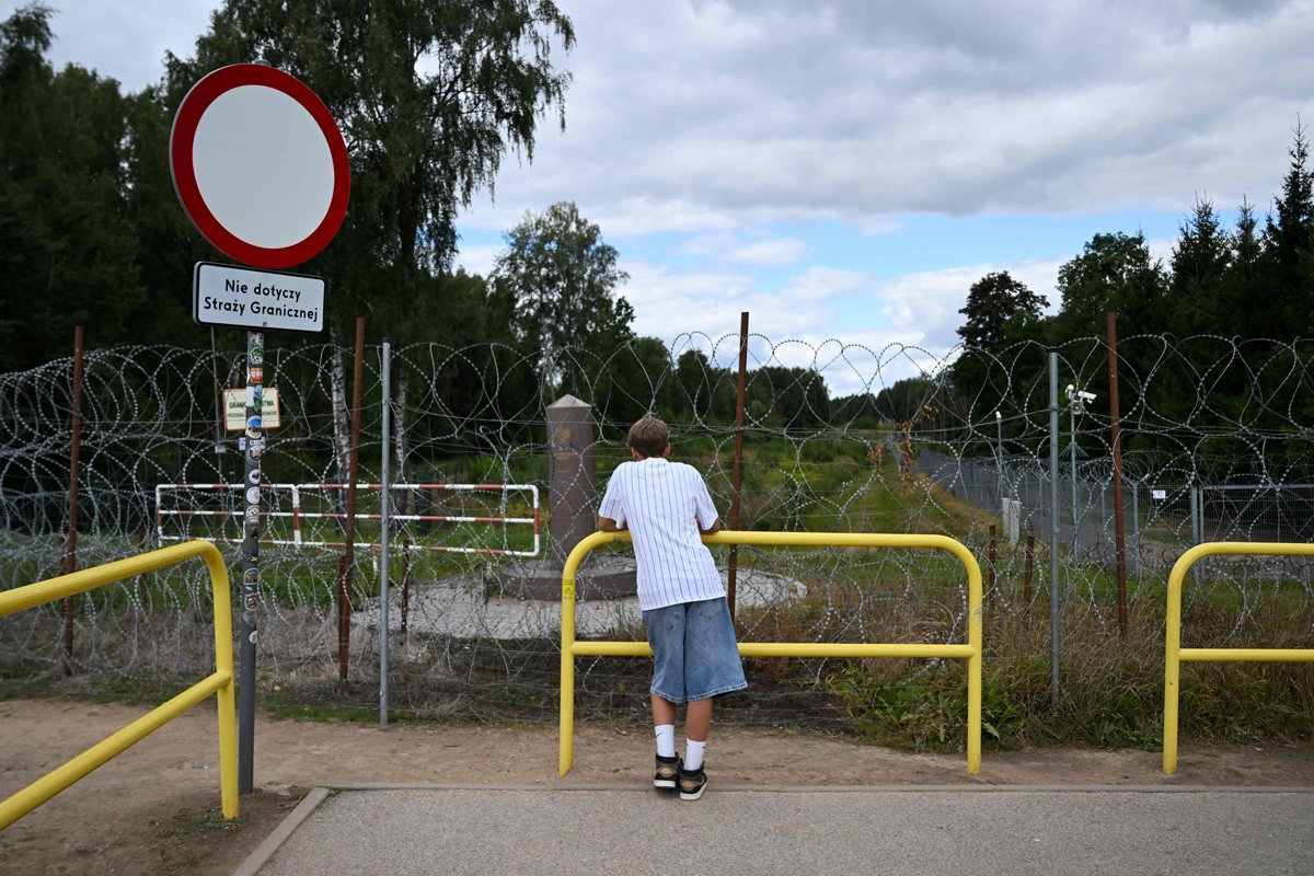 Ограда из колючей проволоки на польско-литовской границе с российской Калининградской областью, Виштынец, 12 августа 2024 года. Фото: Sergei Gapin / AFP / Scanpix / LETA