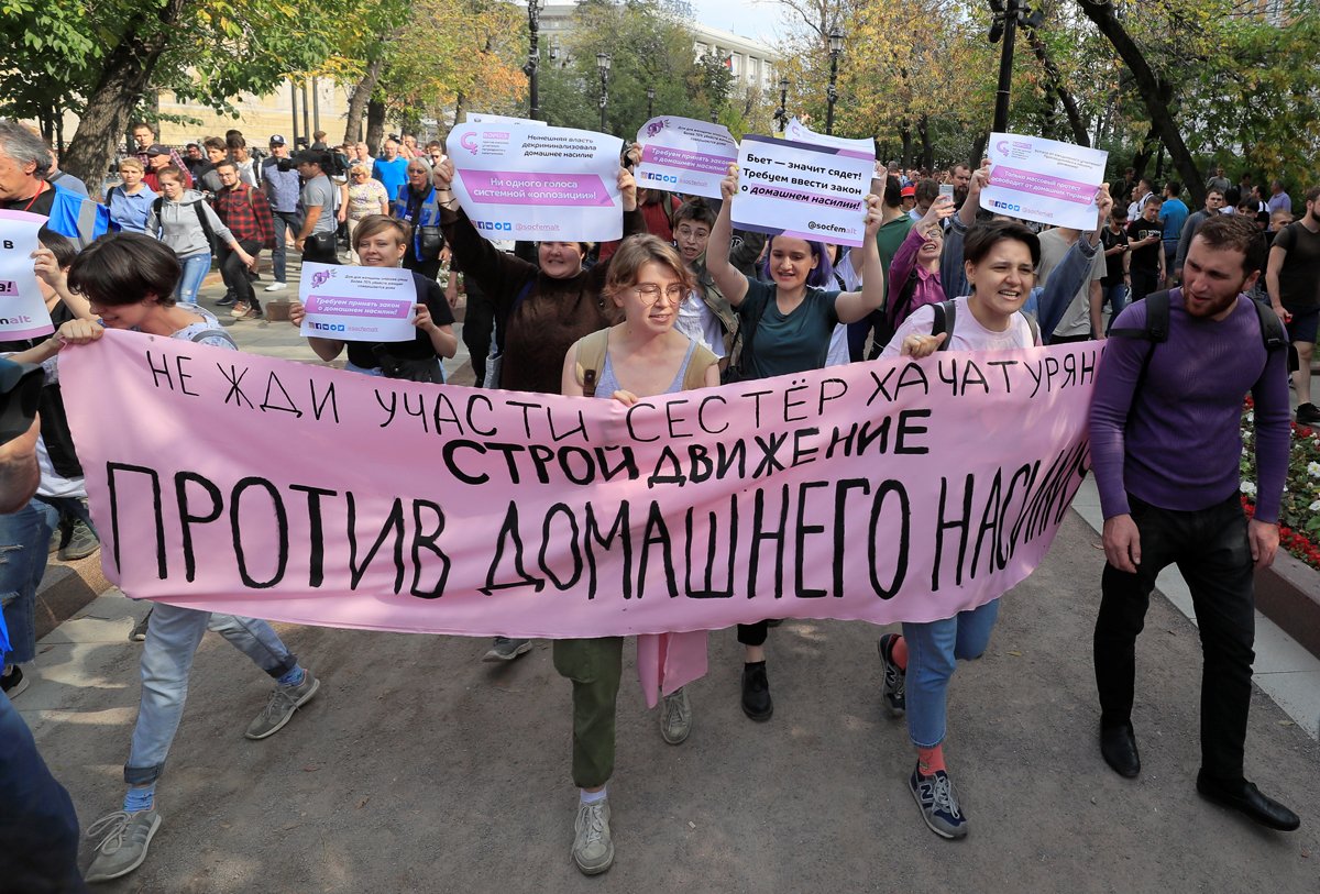 Шествие в поддержку сестер Хачатурян в Москве, 31 августа 2019 года. Фото: Татьяна Макеева / Reuters / Scanpix / LETA