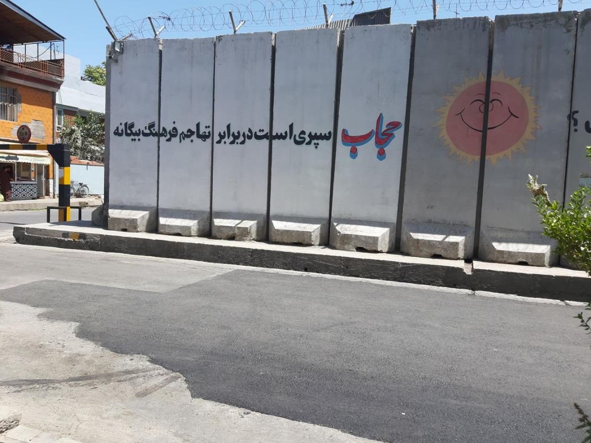 «Хиджаб — это щит против вмешательства иностранной культуры». Фото: Руслан Сулейманов, специально для «Новой газеты Европа»