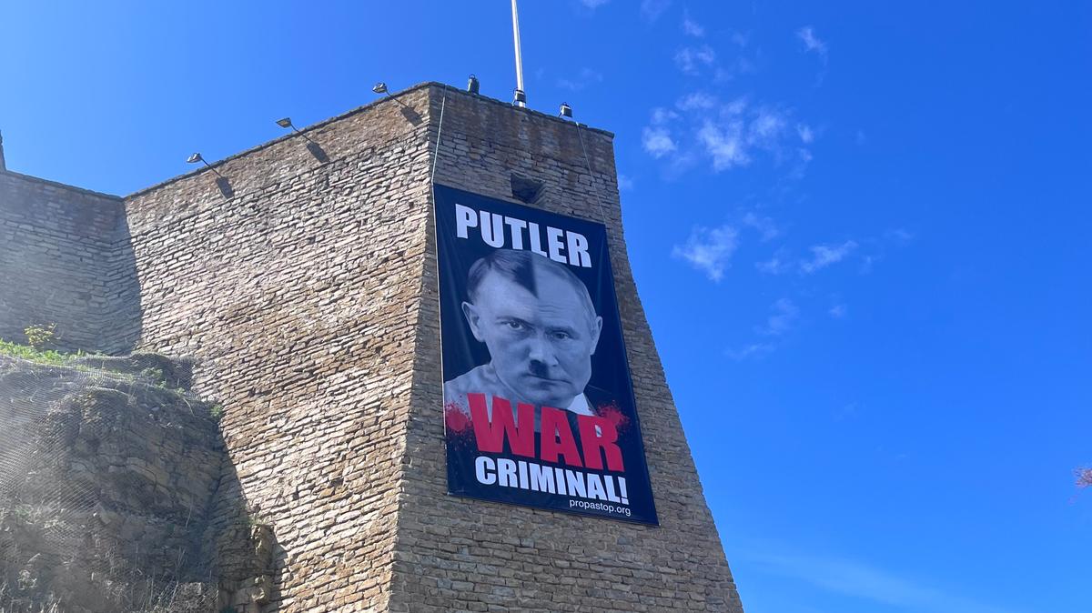 Duelling on the Narva