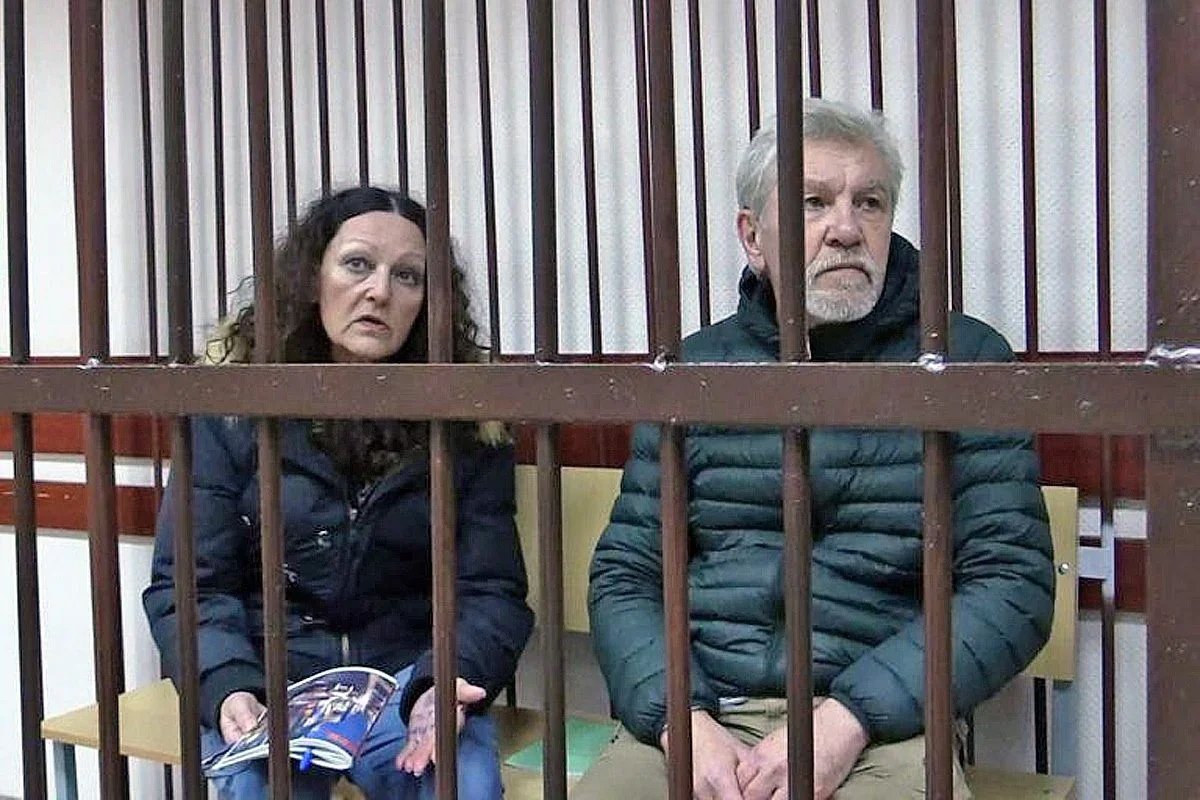 Людмила Разумова и Александр Мартынов после задержания. Фото из семейного архива / «Новая газета»
6 files