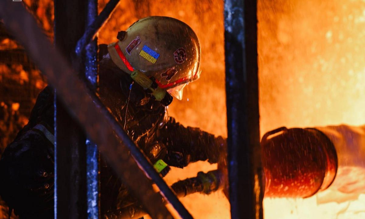 A Ukrainian firefighter tackles a blaze following the Russian barrage of missile and drone strikes across Ukraine, 28 September 2025. Photo: State Emergency Service of Ukraine