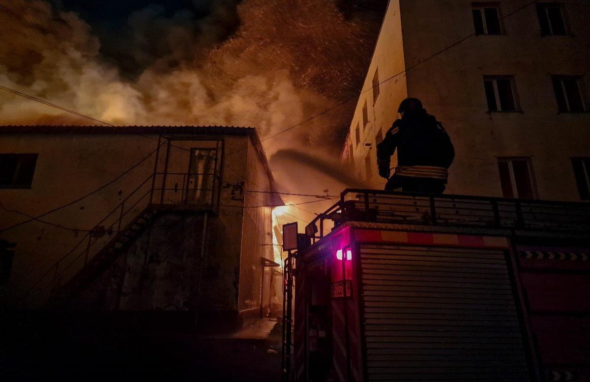 A firefighter tackles a blaze following a Russian airstrike in Ukraine’s Sumy region, 8 October 2025. Photo: State Emergency Service of Ukraine