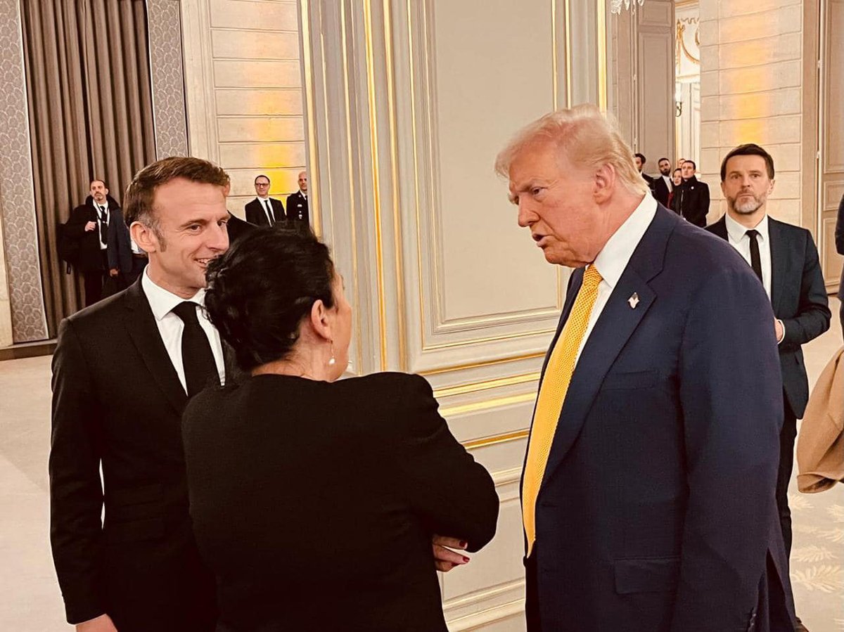 Саломе Зурабишвили общается с Эмманюэлем Макроном и Дональдом Трампом, Париж, 8 декабря 2024 года. Фото с страницы Саломе Зурабишвили в Facebook