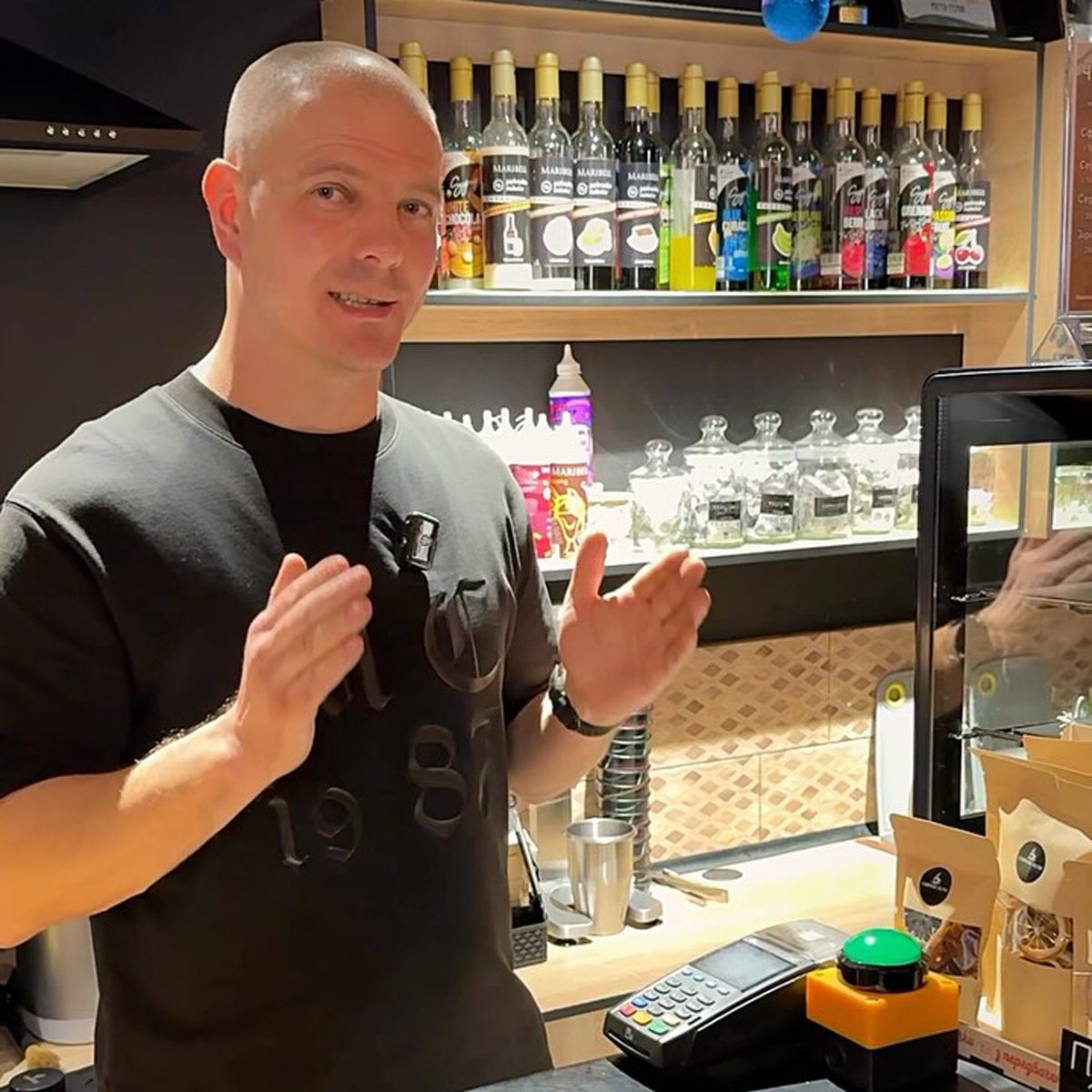 Владелец «Coffee 11\11» Алексей. Фото: @kherson_coffee1111 /  Instagram