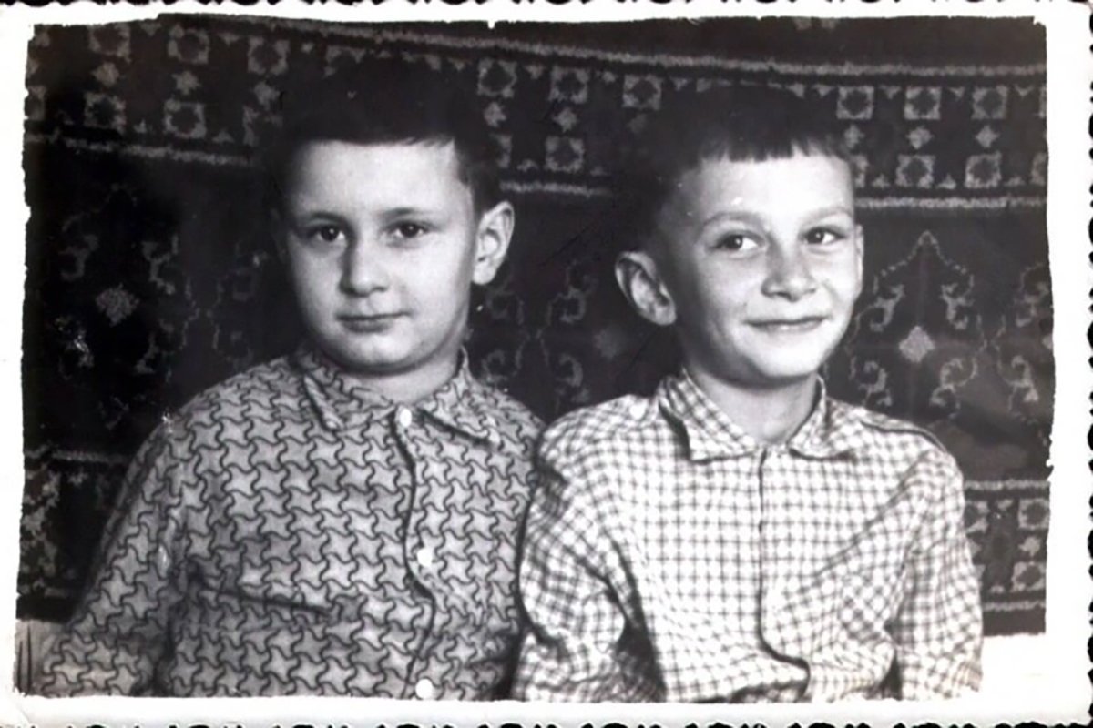 Валерий и Константин Меладзе в детстве. Фото: семейный архив Меладзе
