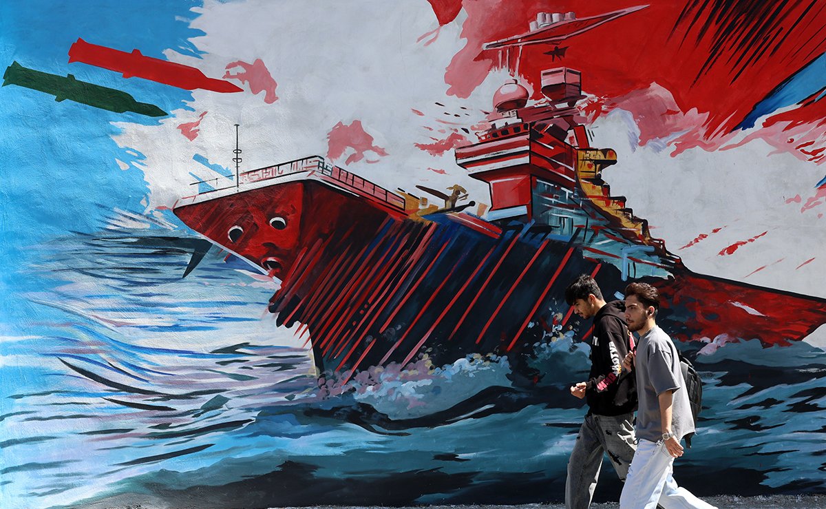 Антиамериканский мурал в Тегеране, Иран, 8 апреля 2026 года. Фото: Abedin Taherkenareh / EPA