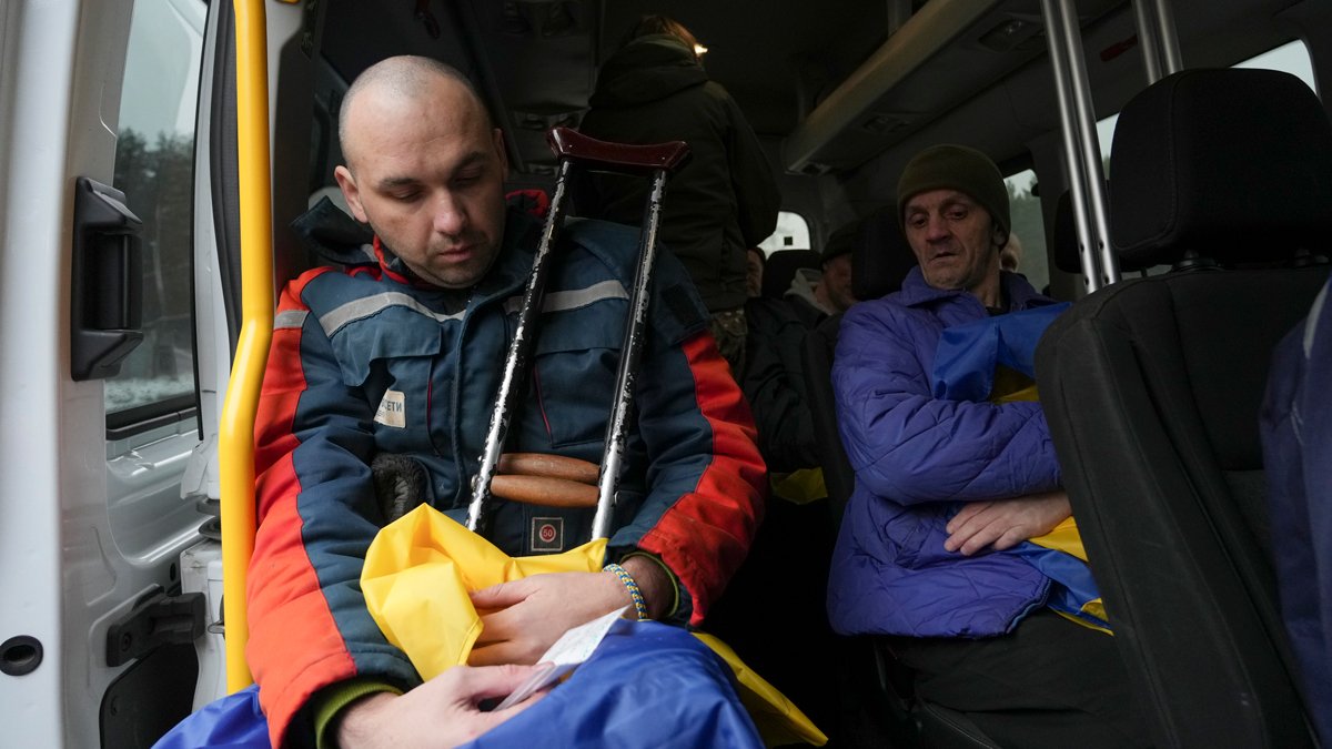 Украинские военнопленные после обмена, 15 января 2025 года. Фото: EPA