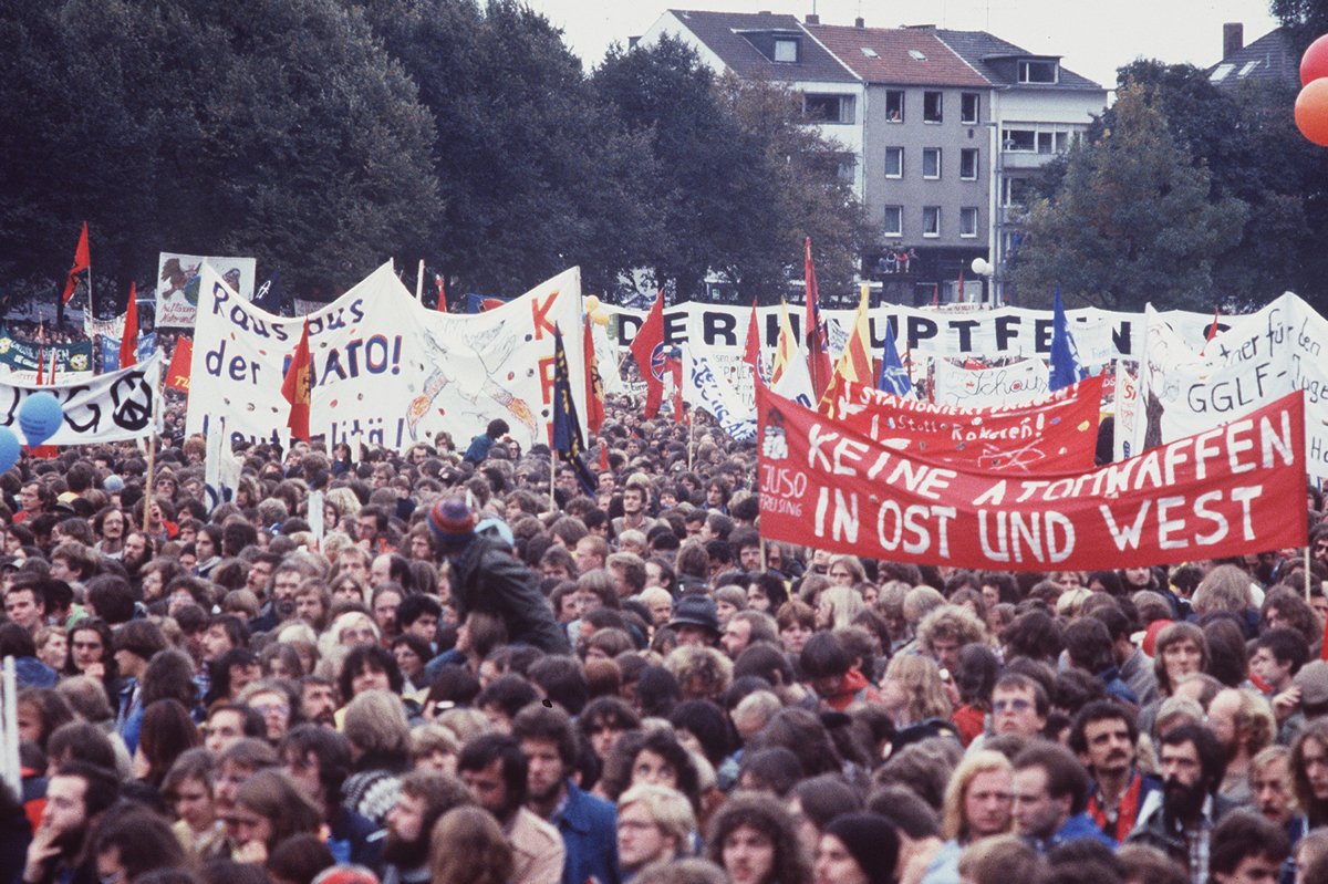 Демонстрация против ядерного оружия в Бонне, 12 октября 1981 года. Фото: Patrick Piel / Action Press / Vida Press