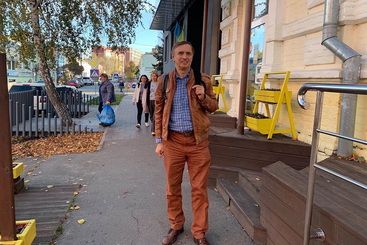 Юрий Кононенко «вырастил» себя украинцем в Москве и стоял у истоков создания там библиотеки украинской литературы. Фото: Ольга Мусафирова, специально для «Новой газеты Европа»