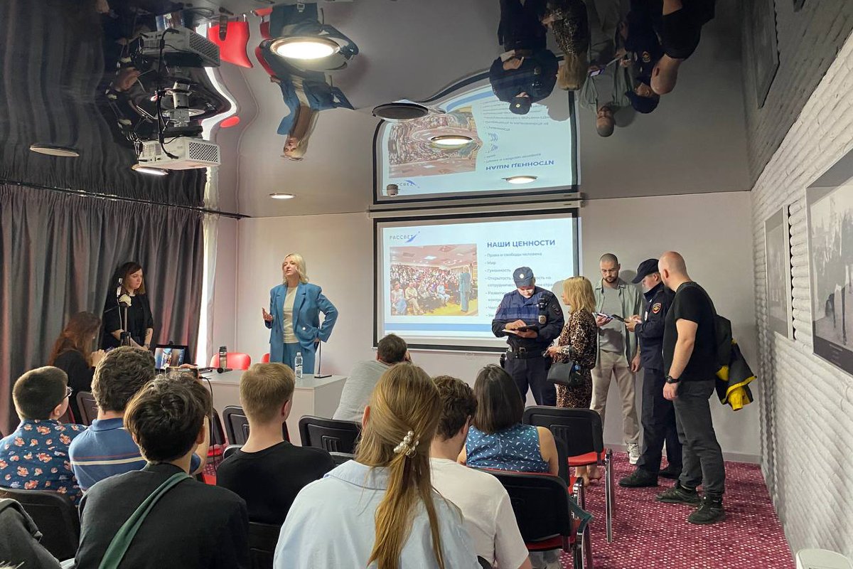 Встреча с Дунцовой с полицией в Екатеринбурге, 21 апреля 2024 года. Фото: свердловское отделение « Рассвета »