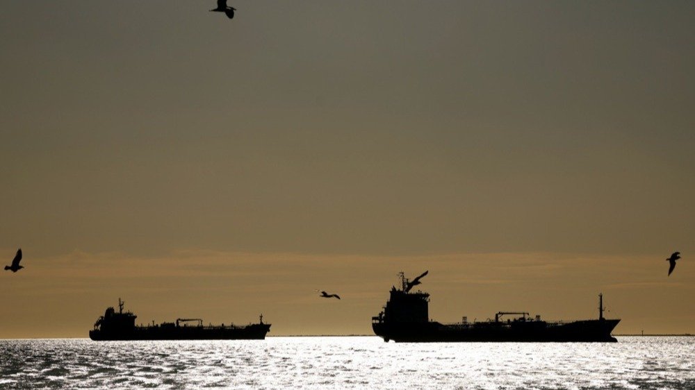 США на месяц ослабили санкции против российской нефти