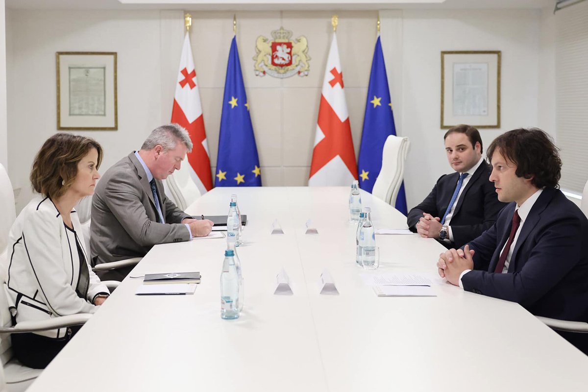 Ираклий Кобахидзе на встрече с послом США в Грузии Робин Данниган, 17 сентября 2024 года. Фото: пресс-служба Правительства Грузии
