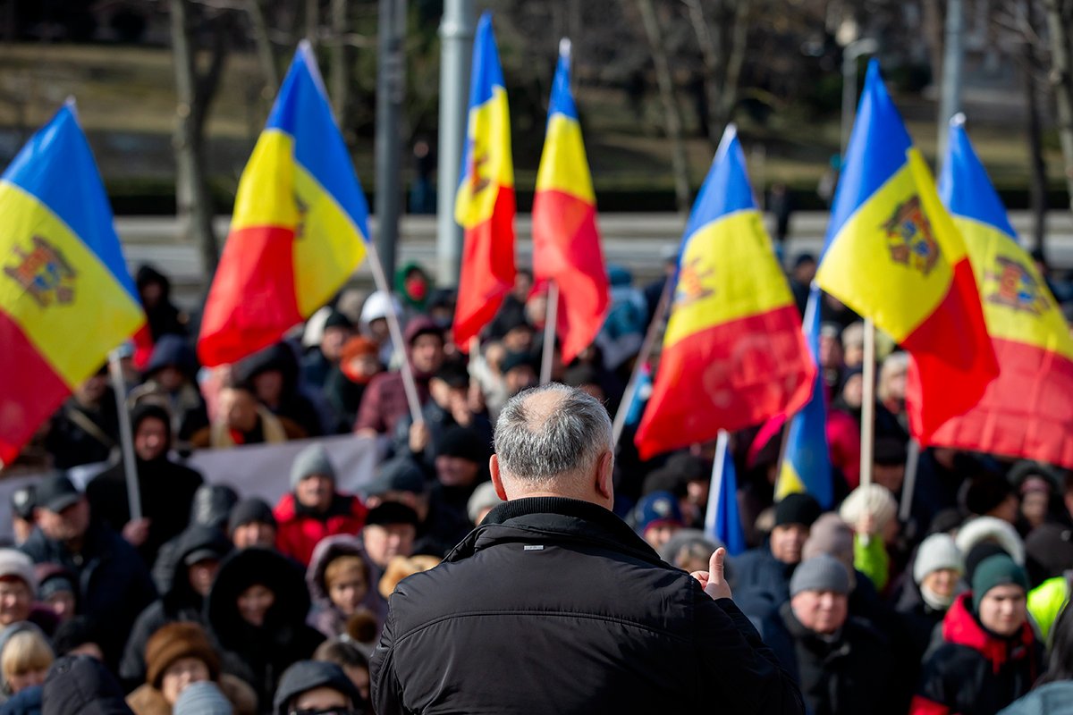 Бывший президент Молдовы и глава Партии социалистов Игорь Додон на акции протеста перед Президентским дворцом в Кишиневе, 22 февраля 2025 года. Фото: Фото: Dumitru Doru / EPA