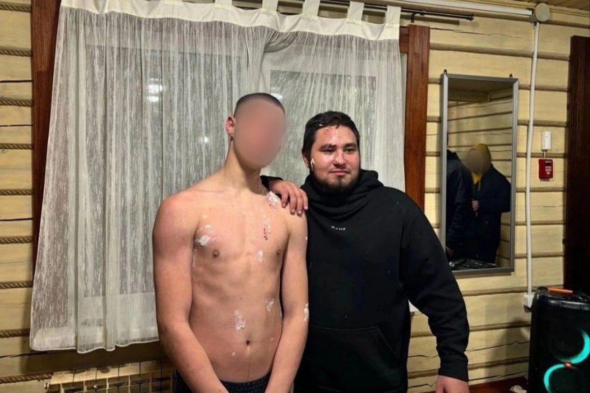 Давид Анашкин вместе с другим участником расправы. Фото: e1.ru