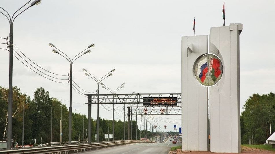 Госпогранкомитет Беларуси подтвердил, что перестал выпускать за границу россиян, получивших повестку в военкомат