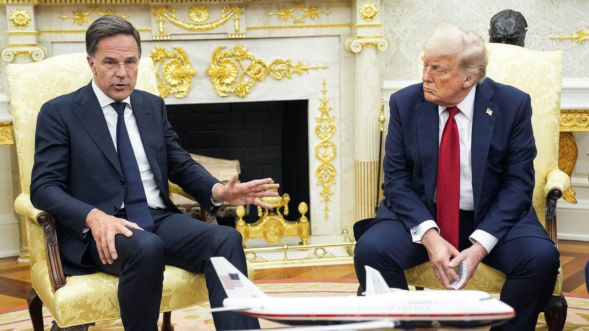 Генеральный секретарь НАТО Марк Рютте (слева) и Дональд Трамп во время встречи в Белом доме, Вашингтон, округ Колумбия, США, 14 июля 2025 года. Фото: Yuri Gripas / EPA