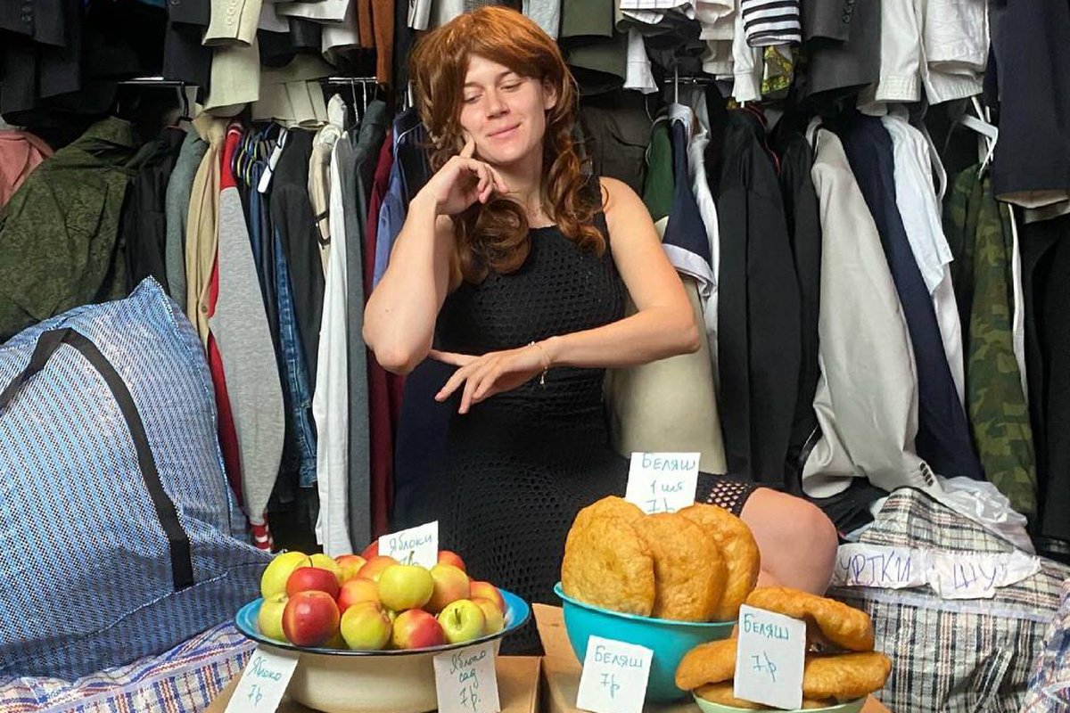 Ксения Дукалис на съемках эпизода «Who is мы», апрель 2022 года. Фото: @dukaliti /  Telegram