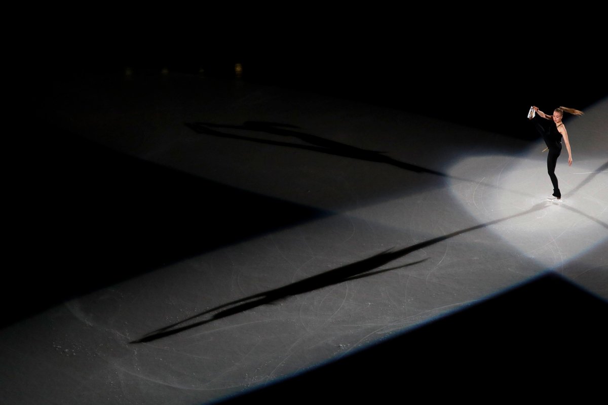 Анастасия Губанова выступает на чемпионате Европы по фигурному катанию ISU в Таллине, Эстония, 2 февраля 2025 года. Фото: Toms Kalnins / EPA