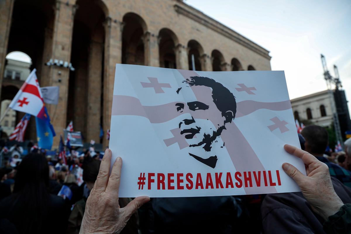 A protester demands the release of jailed former Georgian president Mikheil Saakashvili outside parliament in Tbilisi, Georgia, 9 April 2023. Photo: EPA-EFE / ZURAB KURTSIKIDZE