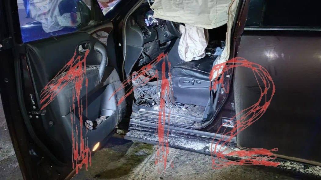 На ж/д переезде в подмосковном Фрязино взорвалась машина. Водитель получил осколочные ранения