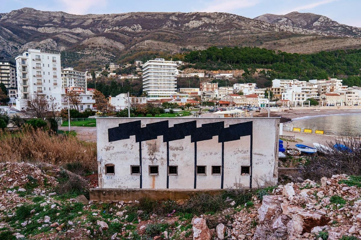 Флаги. Из проекта «Черная серия». Фото: PTRK WAS HERE / Telegram