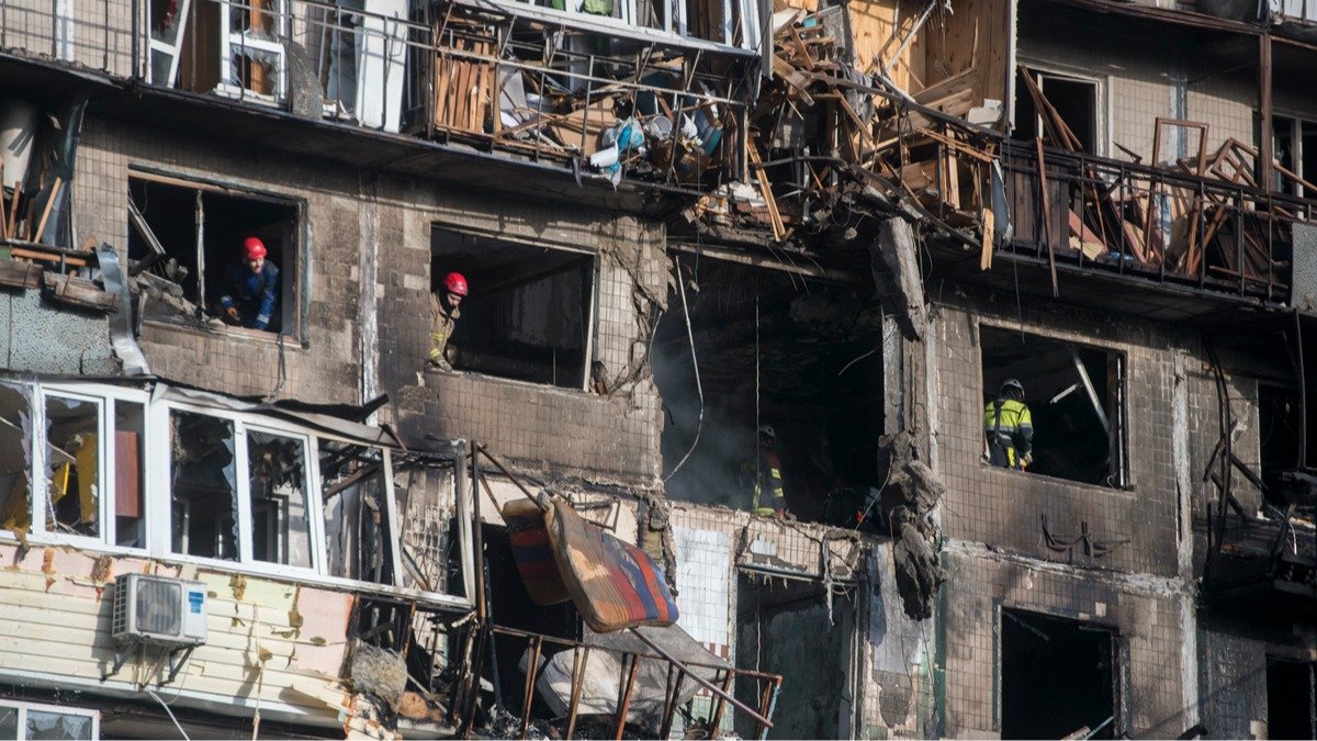 «А моя могила в небо полетіла»