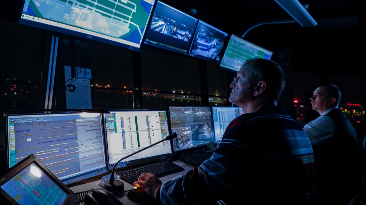 Авиадиспетчеры России жалуются на низкие зарплаты