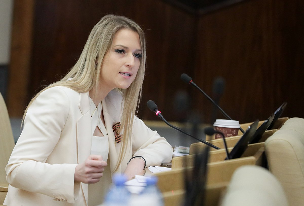 Яна Лантратова во время пленарного заседания Госдумы 21 апреля 2022 года. Фото: пресс-служба нижней палаты парламента / Агентство «Москва»