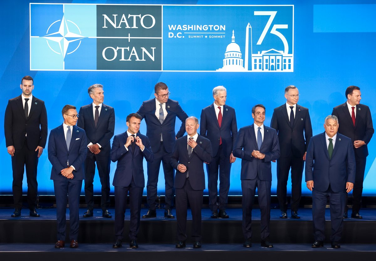 Лидеры стран НАТО на церемонии открытия саммита в Вашингтоне, 10 июля 2024 года. Фото: Jim Lo Scalzo / EPA